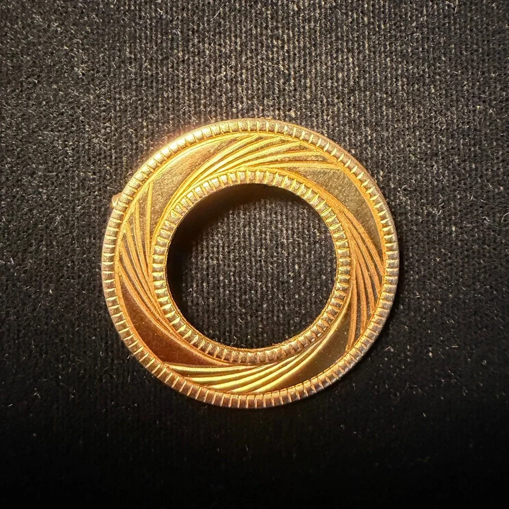 Vintage Gold‎ Tone Textured Circle Brooch Geometric Open Wreath Pin 1.5 Inch 70s